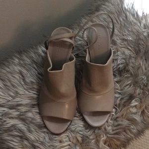 Vince Grace Heels Size 8.5 - color is Pumice